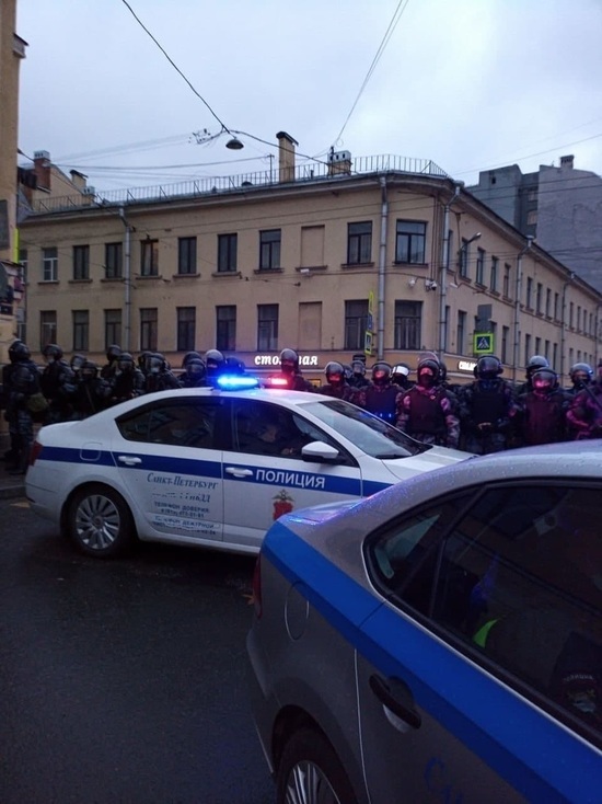 Запрещенная акция в Петербурге уже привела к задержаниям