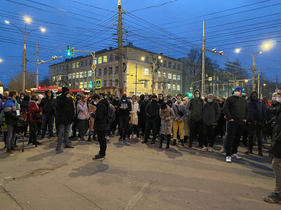 В Кирове несанкционированном митинге собралось около 300 человек