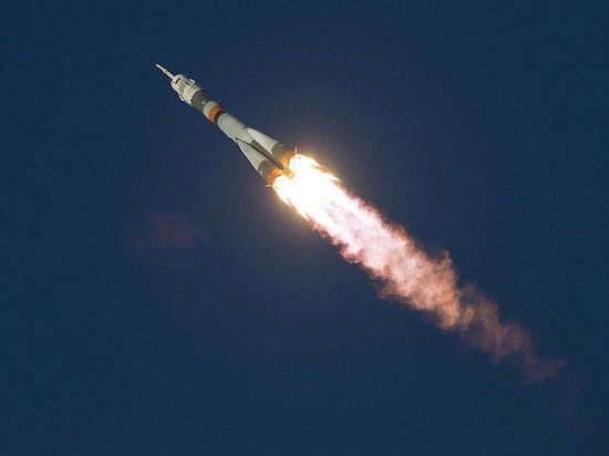 Ракету "Союз-2.1б" со спутниками OneWeb поместили на стартовую площадку Восточного