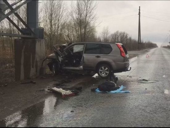 В Челнах водитель погиб после удара машины об опору теплотрассы
