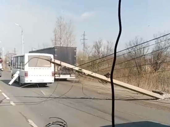 В Ярославле бетонный столб перекрыл окружную