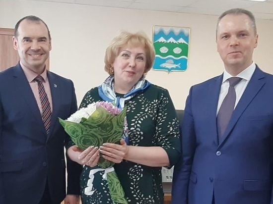 Иван Сакал вручил награды жителям Харпа в последний день в составе Приуральского района