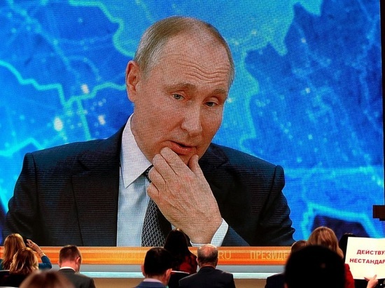 Украинский политолог Александр Кочетков в своем материале на сайте «Главред» разобрал причины, по которым российский президент Владимир Путин ничего не сказал относительно Украины и ситуации на Донбассе, хотя в целом отношения между двумя странами продолжают накаливаться