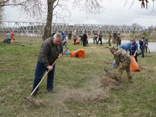 Псковские росгвардейцы обустроили площадку для установке памятника павшим в Великой Отечественной