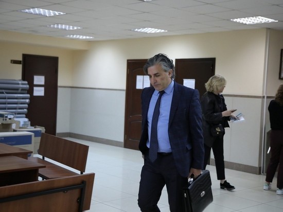 Адвоката Михаила Ефремова допросят по делу о лжесвидетельстве