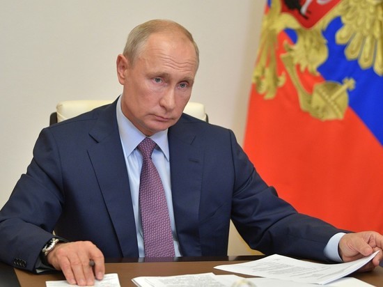 Путин подписал указ о длинных выходных в мае