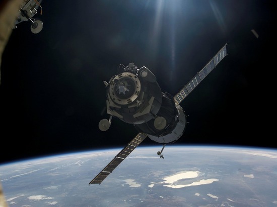Россия решила “перепарковать” у МКС корабль имени Гагарина