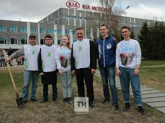 В казанском сквере имени Табеева в память о фронтовиках-писателях посадили деревья