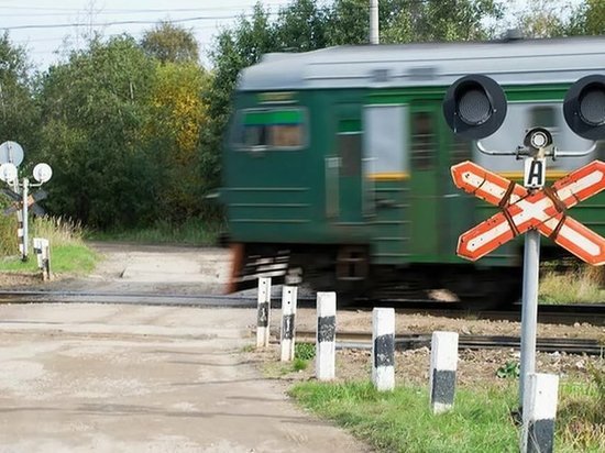 В Ярославской области товарняк расплющил «Оку»