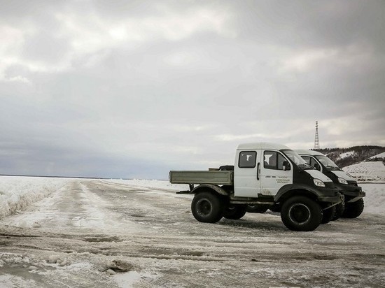 В Якутии зачернили лед на реке Лене