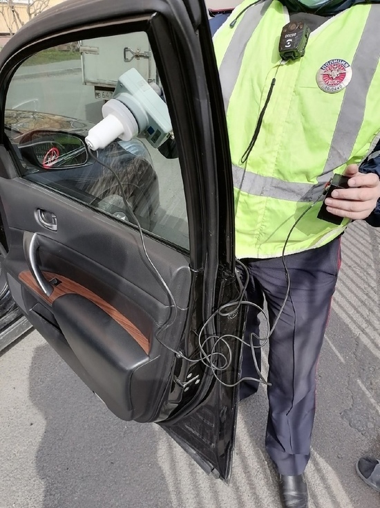 В Петрозаводске водителей продолжают штрафовать за тонировку