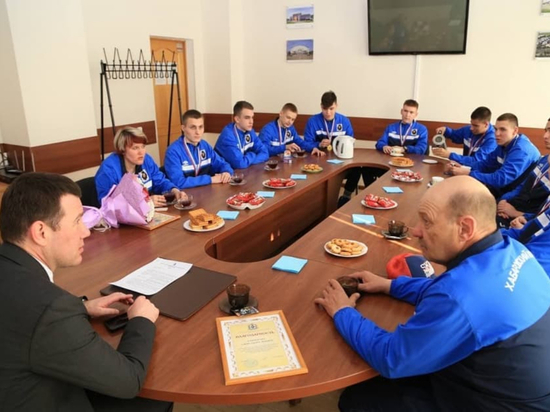 Министр спорта Хабаровского края встретился с победителями Всероссийских соревнований по мини-футболу из Ванино