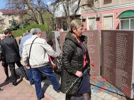В Луганске почтили память погибших ликвидаторов аварии на ЧАЭС