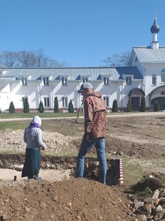 Дорогу XIX века нашли археологи у Снетогорского монастыря