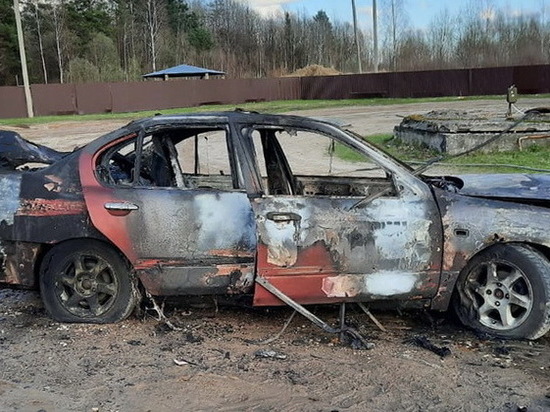 В Рославльском районе ремонт автомобиля закончился его полной потерей