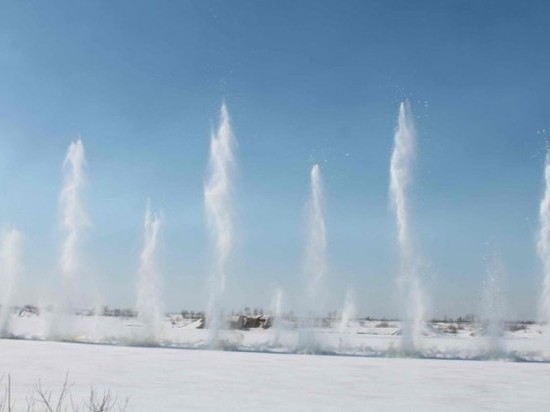В Югре взорвали лед на Оби для предупреждения заторов