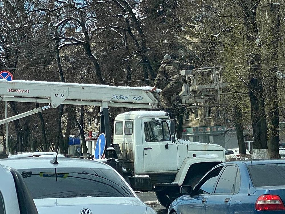 "Феерия" с проводами и автовышкой произошла на проспекте Ленина в Туле