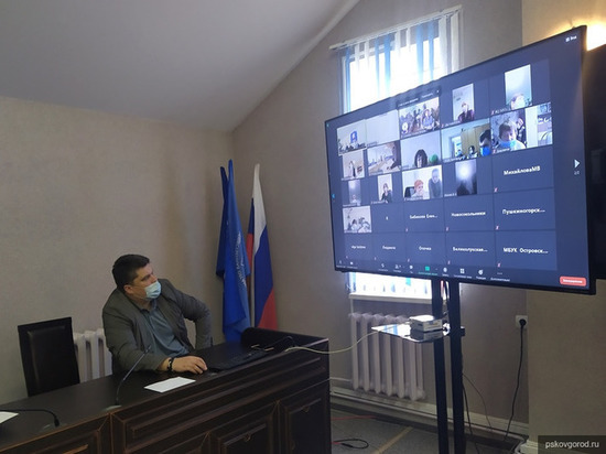 Псковские пенсионеры приняли участие в онлайн-встрече «Час здоровья»