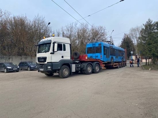 В Калугу из Москвы привезли первый троллейбус