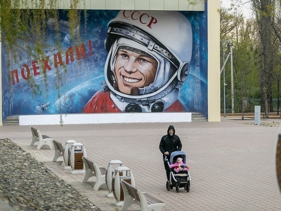 Андрей Бочаров проверил реконструкцию парка Гагарина в Волгограде