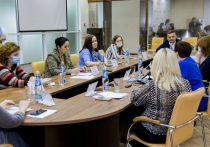 Во вторник, 27 апреля, в пресс-центре Сибирской медиагруппы состоялся круглый стол, посвященный вопросам границ вмешательства в личную жизнь учащихся, защиты личного пространства педагога и влияния интернета.  