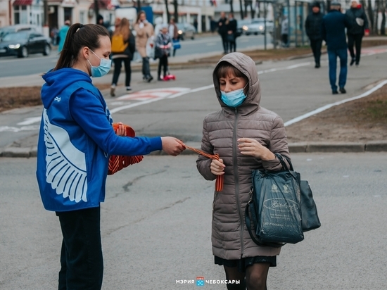 В Чебоксарах волонтеры начали раздавать георгиевские ленточки