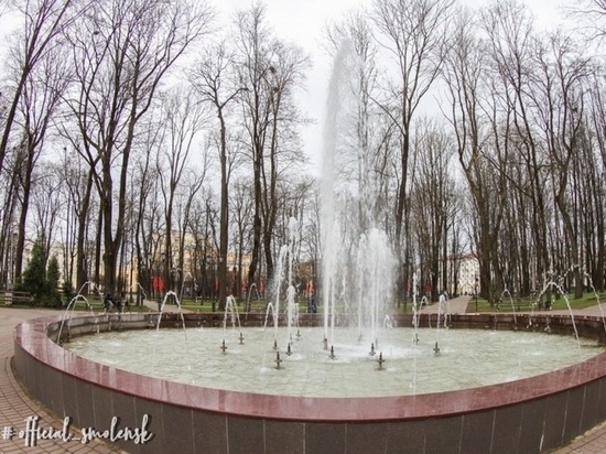 В Смоленске забили фонтаны в центре города