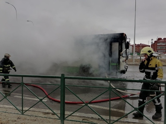 Следователи выяснят причины пожара в автобусе с пассажирами в Ноябрьске