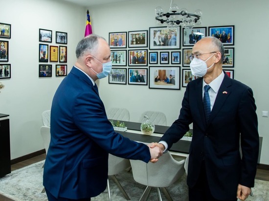 Игорь Додон встретился с послом Китая Чжаном Инхуном