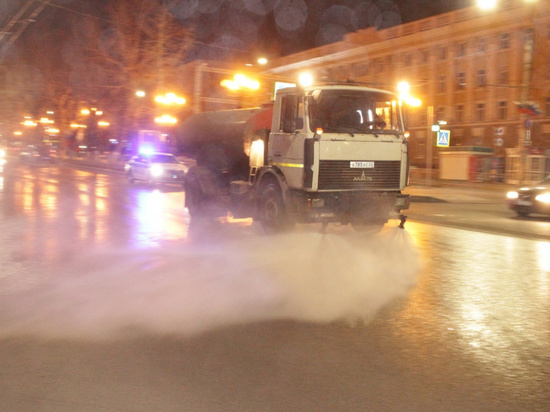 В Барнауле помыли водой центральные улицы
