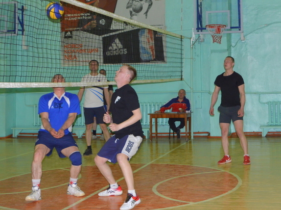 В Бурятии волейболисты «ТимлюйЦемента» завоевали первое место на поселковом чемпионате