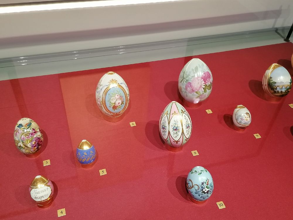  Уникальную экспозицию фарфоровых пасхальных яиц XIX-XX веков показали в Туле