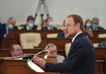 Губернатор Алтайского края Виктор Томенко выступил с докладом перед депутатами краевого Заксобрания, в котором отчитался о работе правительства в нестандартном 2020 году.