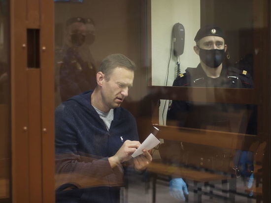 Прокуратура заявила, что Навальный "оскорбил все военное поколение"
