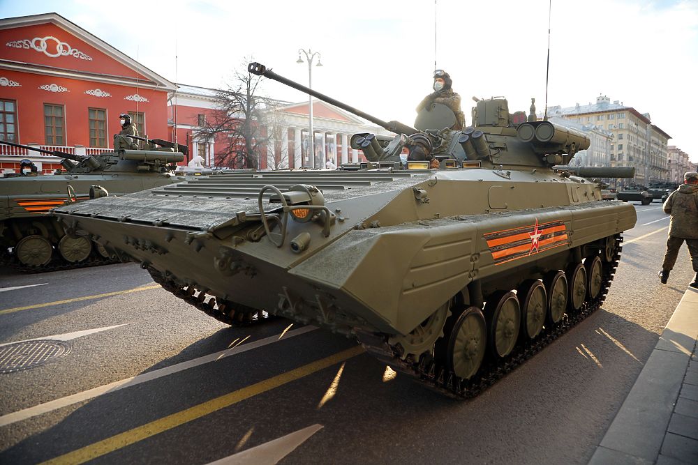 Проезд военной техники состоялся в Москве: селфи с танком