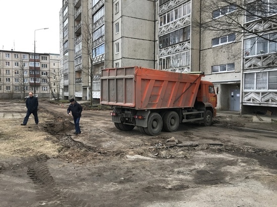 В Петрозаводске начали ремонтировать дворы