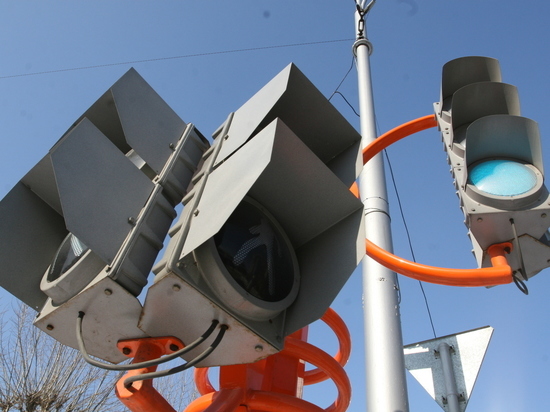 Десять кемеровских светофоров на неделю переведут в режим выходного дня