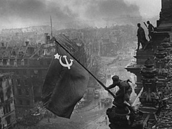 В Донецке установят памятник автору фото "Знамя Победы над Рейхстагом"