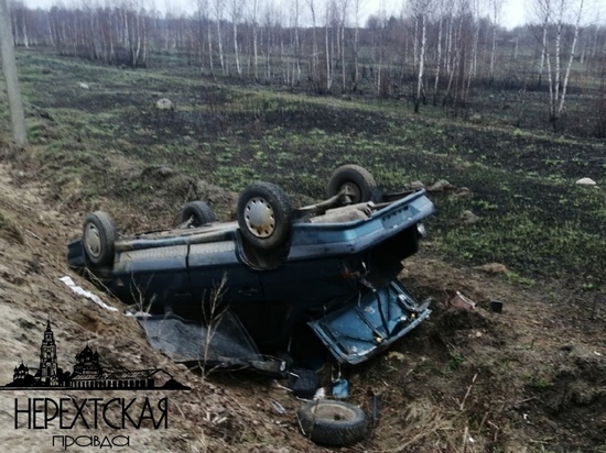 Костромские ДТП: возле Нерехты уснувший за рулем водитель опрокинулся в кювет