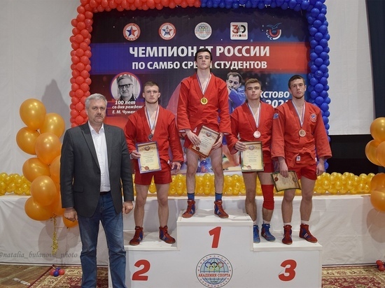 Команда самбистов Чайковского института физкультуры выиграла студенческий чемпионат России