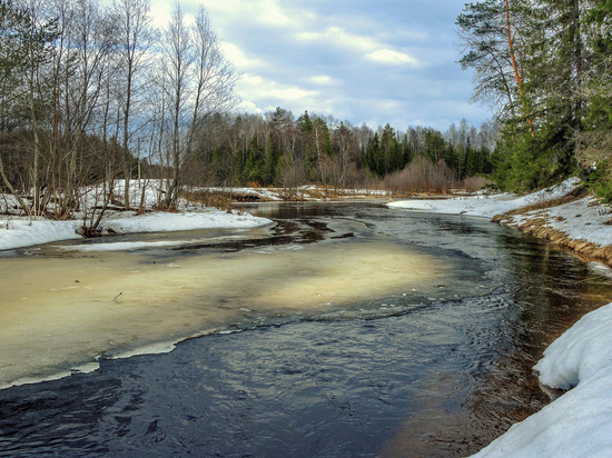 МЧС предупредило о массовом вскрытии в Красноярском крае малых рек ото льда
