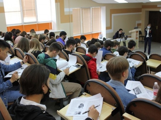  В Астрахани более шести тысяч участников написали «Диктант Победы»