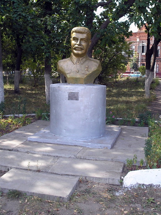 В Дагестане установили памятник Сталину