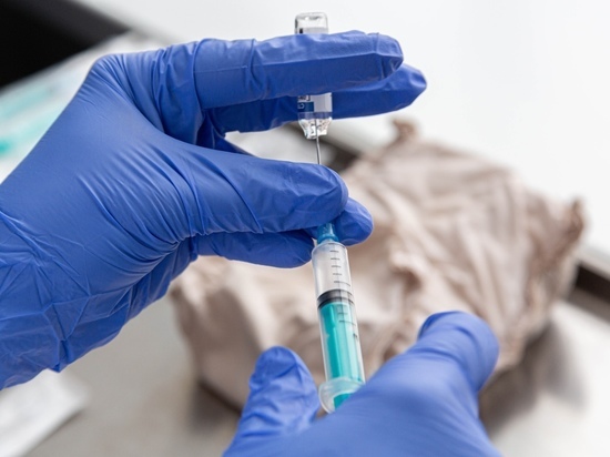 Вирусолог обвинил новосибирскую вакцину «ЭпиВакКорона» в низкой эффективности