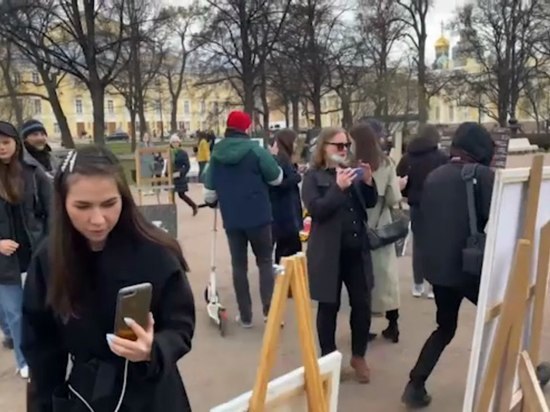 В Санкт-Петербурге задержали художников на несогласованной выставке в поддержку политзаключенных