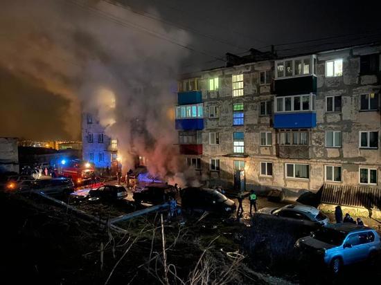 Десятки человек вывели на улицу из-за двух пожаров на Сахалине