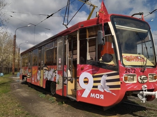 В Челябинске вышел в рейс "Трамвай Победы"