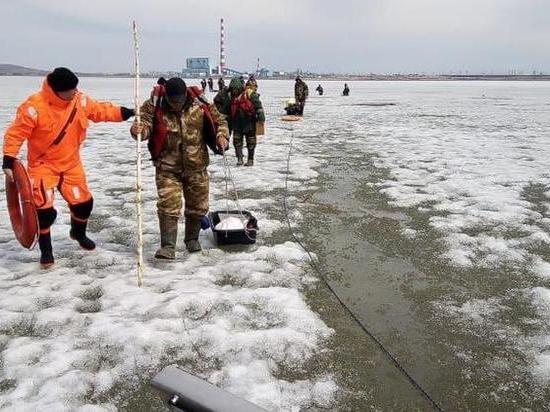 15 рыбаков спасли с оторвавшейся от берега льдины в Красноярском крае