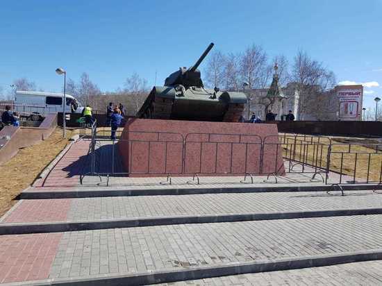 В Сургуте установили восстановленный танк Т-34