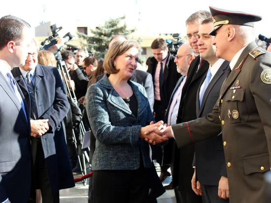 Нуланд собралась посетить Киев вместе с госсекретарём США